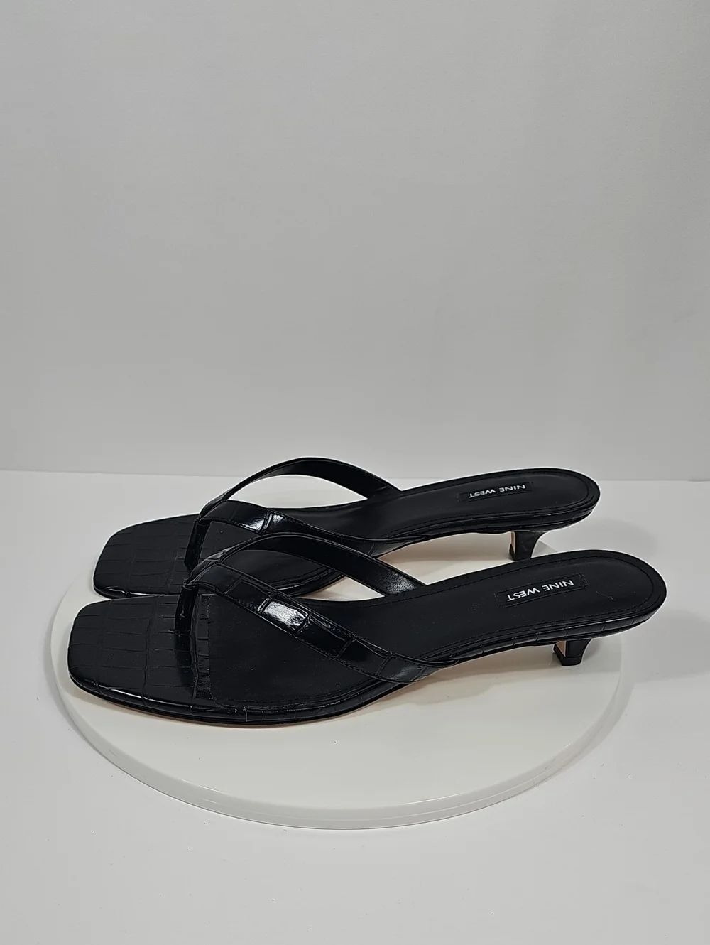 NIB Nine West Cassa Black Croc Embossed Kitten Heel Thong Sandals 12 Modern Work